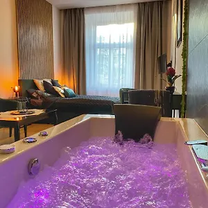  Apartment Czarny Z Jacuzzi Poland