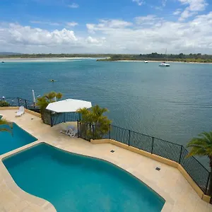  Apartment Commodore Australia